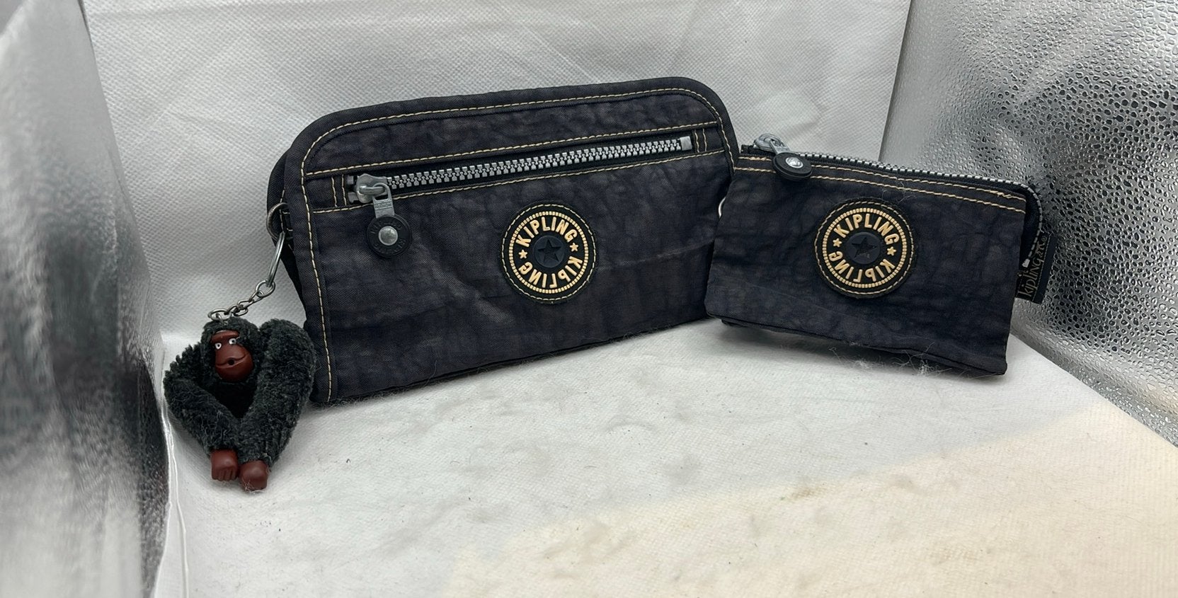 Kipling Pencil Case / Makeup Bag – Dark Grey Monkey Keychain, Handtassen en Accessoires, Ophalen of Verzenden, Gebruikt, Beige