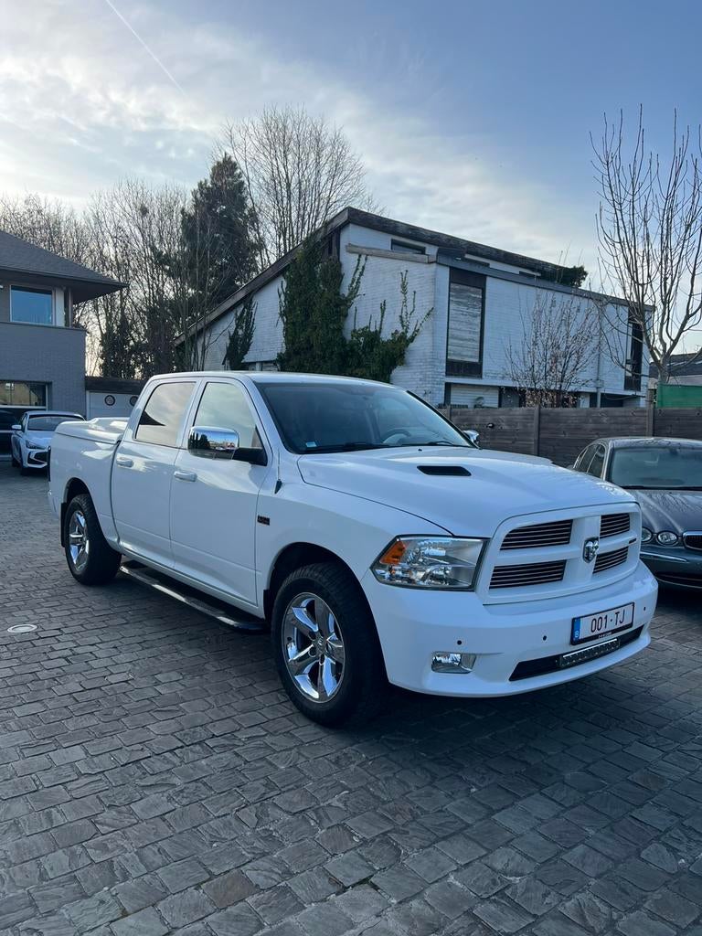 Dodge ram 5.7 hemi  v8  btw aftrekbaar!!, Auto's, Automaat, Wit, Bedrijf, Trekhaak