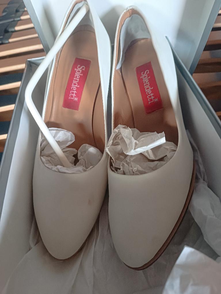 Witte crème kleurige hakjes maat 38,5, Wit, Splendetti, Ophalen of Verzenden, Schoenen met hoge hakken
