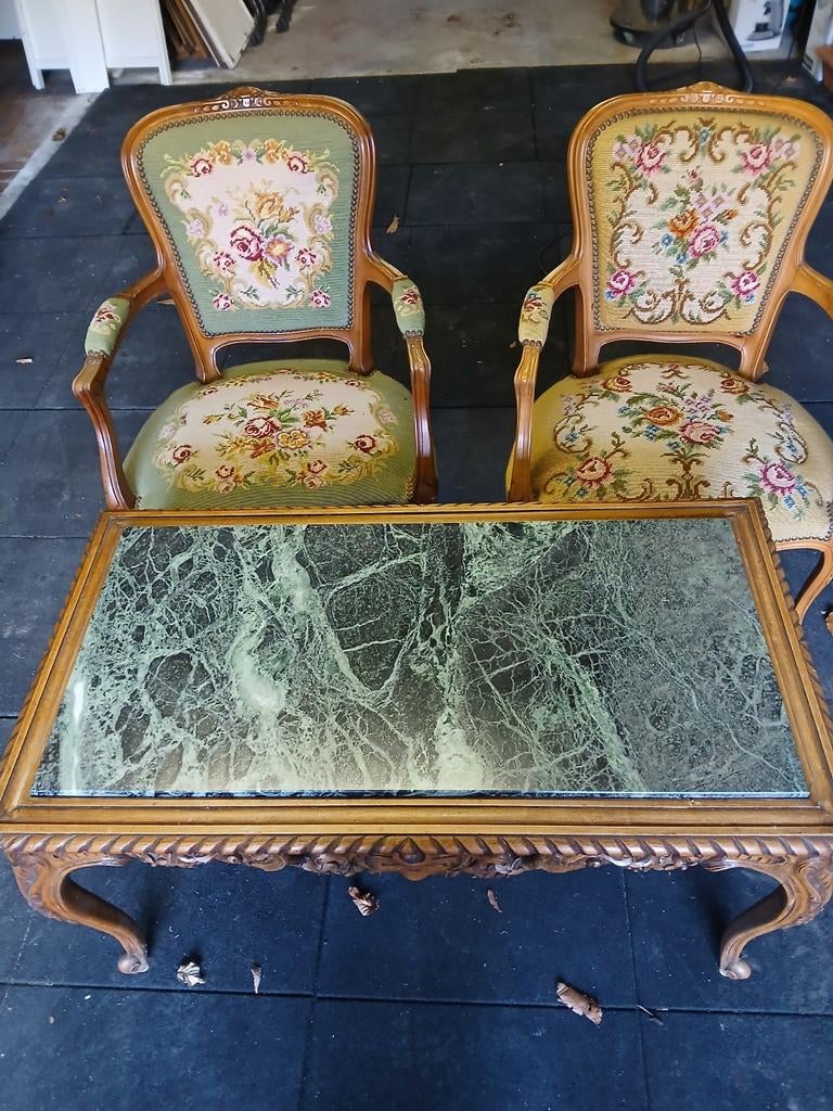 Table ancienne avec 2 chaises, Enlèvement