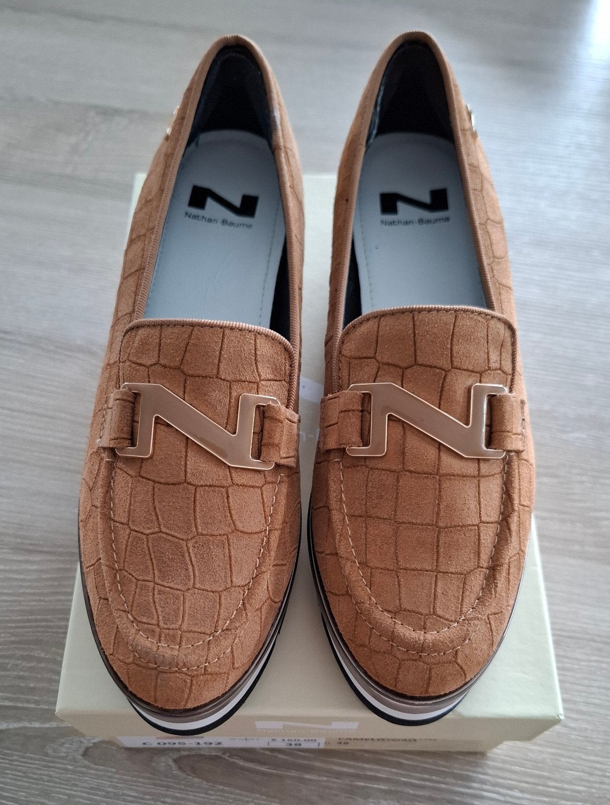 Schoenen Nathan maat 38 beige nog nieuw in originele doos, Kleding | Dames, Ophalen, Beige