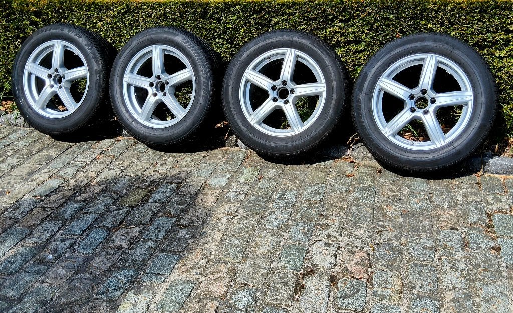 Belles jantes 18" Mercedes GLC avec des pneus 235/60-18, Autos : Pièces & Accessoires, Pneus et Jantes, Pneus été, 18 pouces, Enlèvement