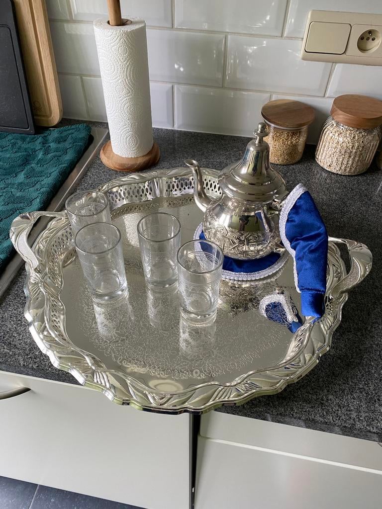 Service à thé marocain complet, Enlèvement