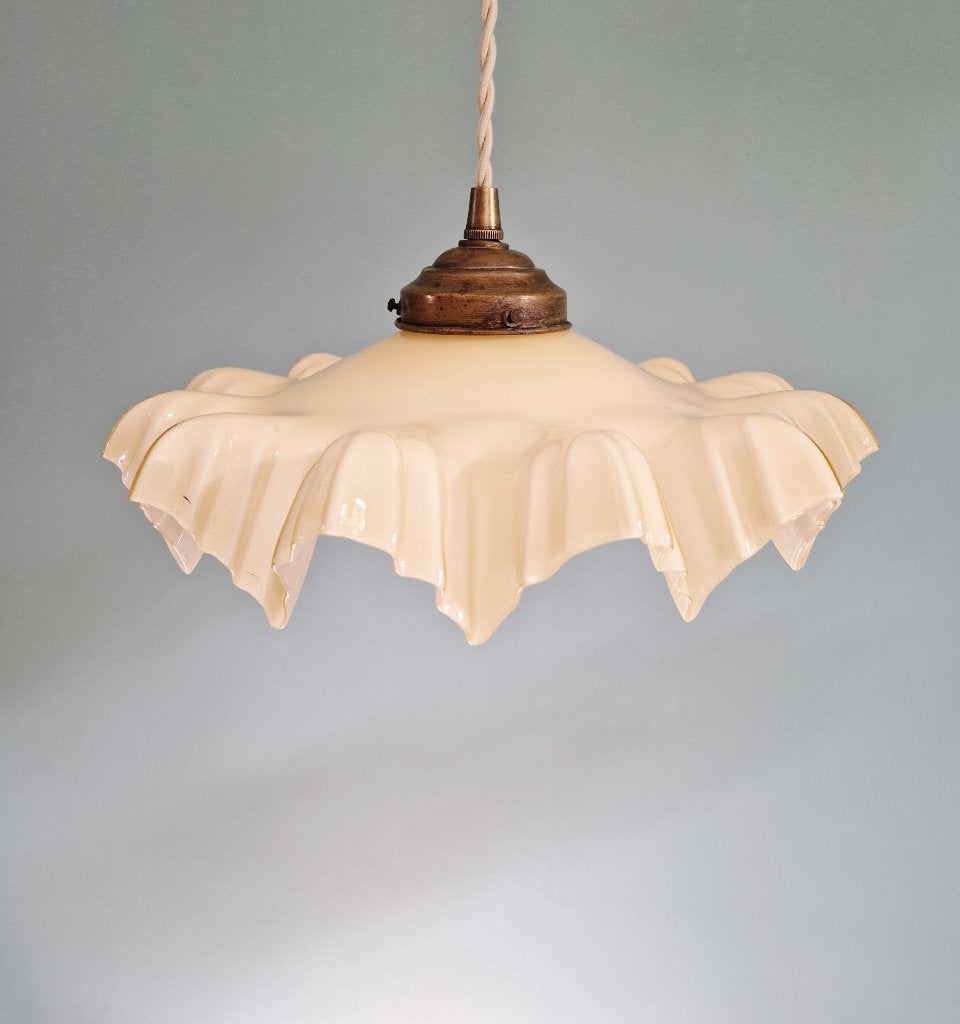 Trio de suspensions Art Déco en opaline festonnée, 1920-30, Enlèvement ou Envoi