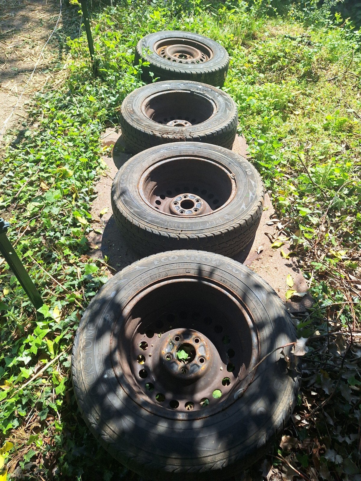 Pneus 16" sur jantes métalliques, Enlèvement