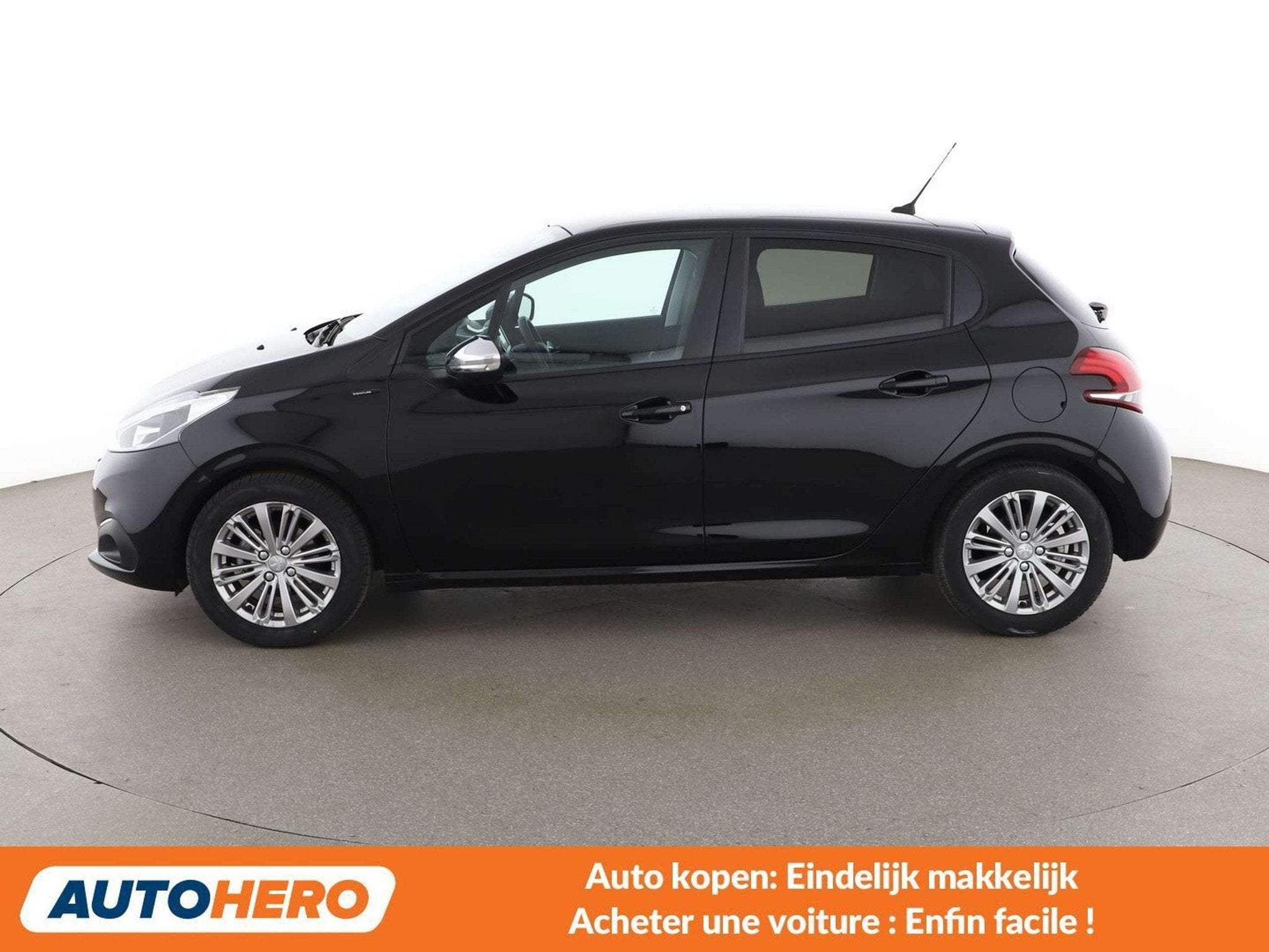 Peugeot 208 1.2 PureTech Signature (bj 2019, automaat), Stof, Gebruikt, 1199 cc, 1165 kg