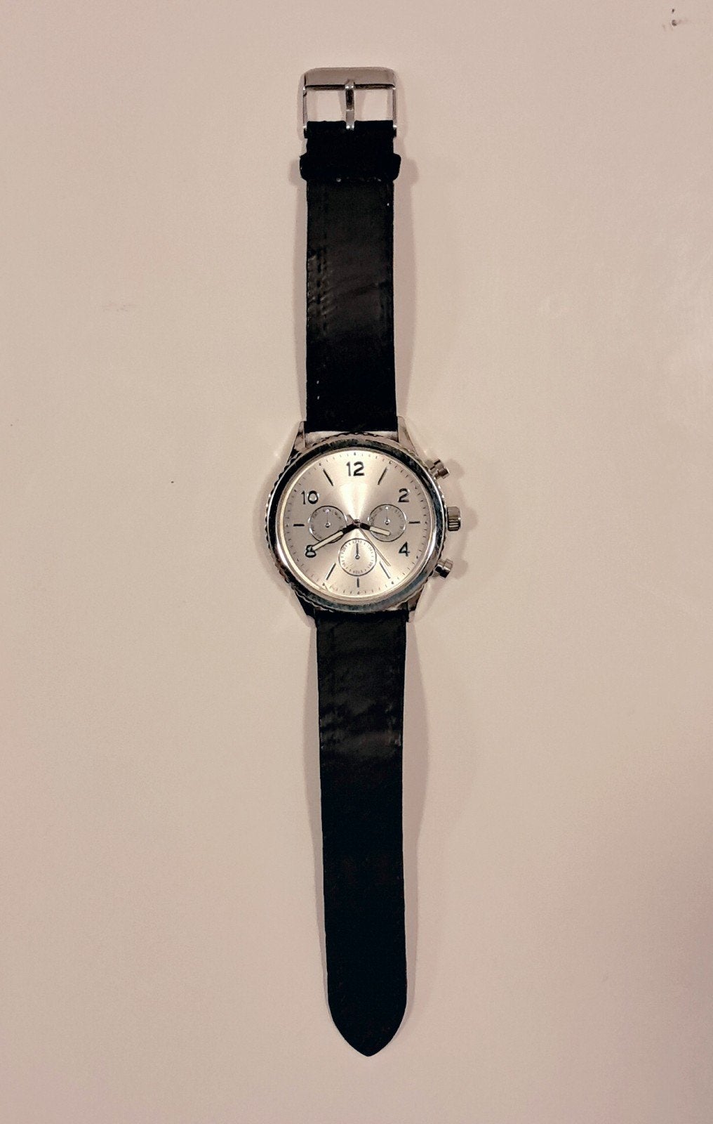 Montre pour homme 100% fonctionnelle, pile neuve, sobrement, Montre-bracelet, Autres marques, Enlèvement ou Envoi, Cuir