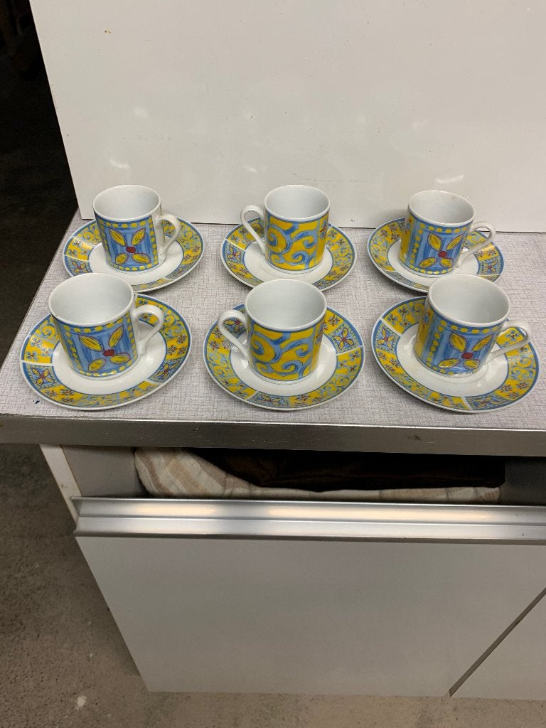 Petit service, une tasse et 5 cendriers, Enlèvement