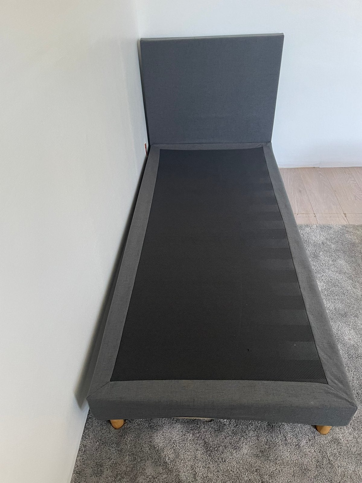 Eenpersoonsbed met matras en beddengoed (2j oud), Huis en Inrichting, Ophalen, Zo goed als nieuw