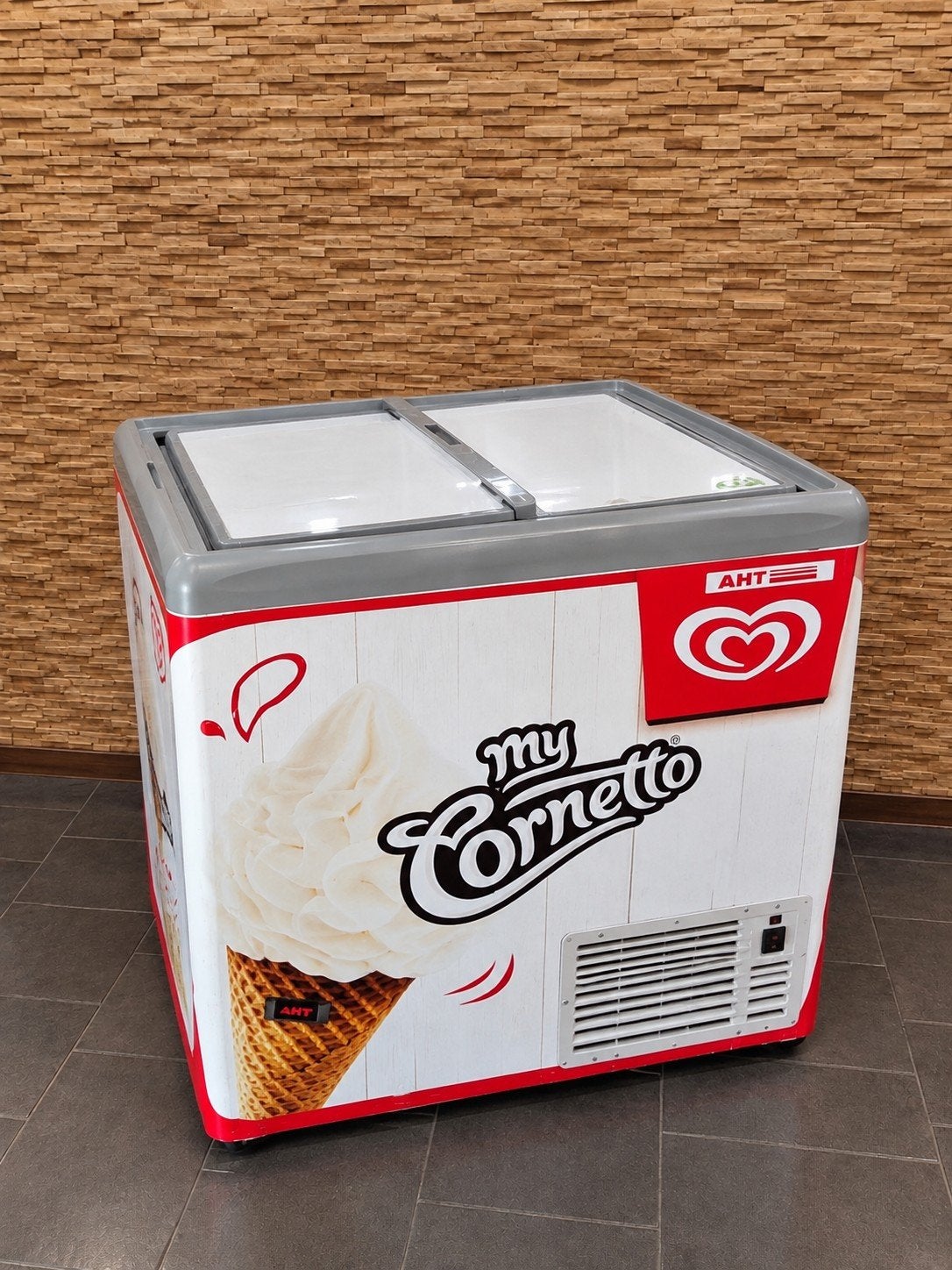 Vitrine de crème glacée Cornetto professionnelle — Congélate, Enlèvement ou Envoi