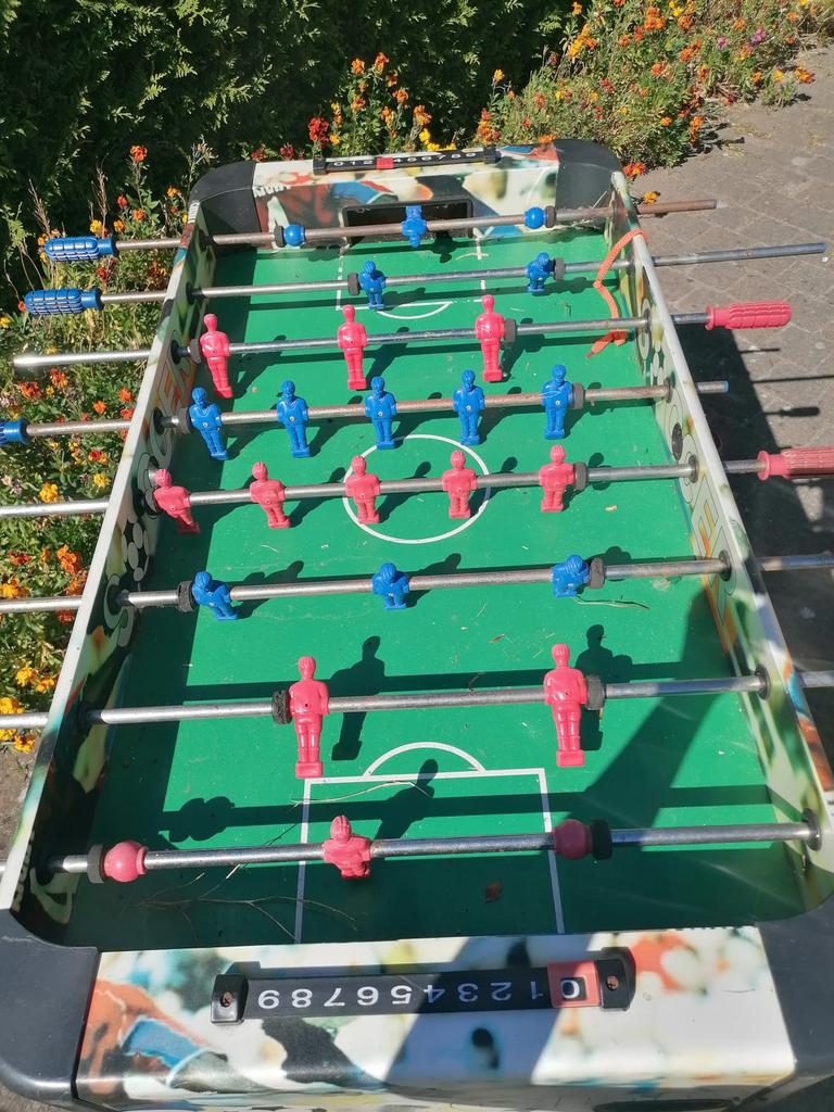 Voerbaltafel, Ophalen, Zo goed als nieuw