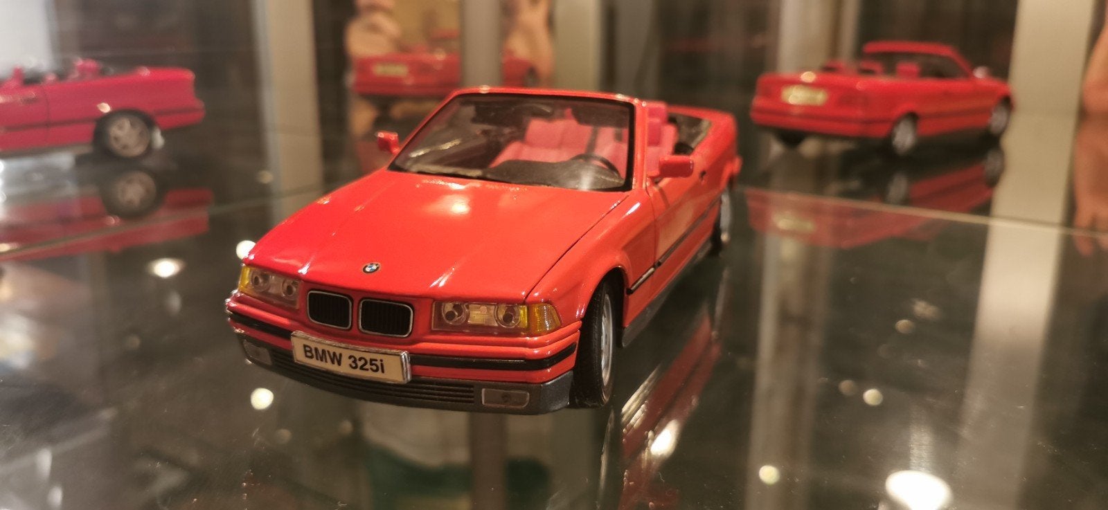 BMW 325i Convertible (1993) - Maisto 1/18, Hobby en Vrije tijd, Modelauto's | 1:18, Ophalen, Zo goed als nieuw, Auto, Maisto