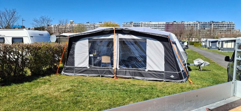 Caravan met stapelbed en voortent, Caravanes & Camping, Caravanes, Particulier, jusqu'à 4, 750 - 1000 kg, Banquette en rond, Kip