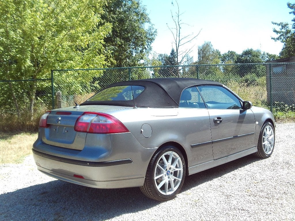 SAAB 9-3  CABRIO BENZINE Vector 150PK TURBO LEDER gps OHB, Auto's, Voorwielaandrijving, 4 cilinders, Cabriolet, Leder