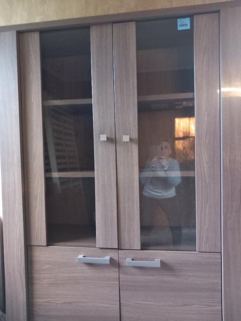 Vitrinekast met bijhorende tafel (180 cm), Ophalen, Gebruikt, Glas, Met deur(en)