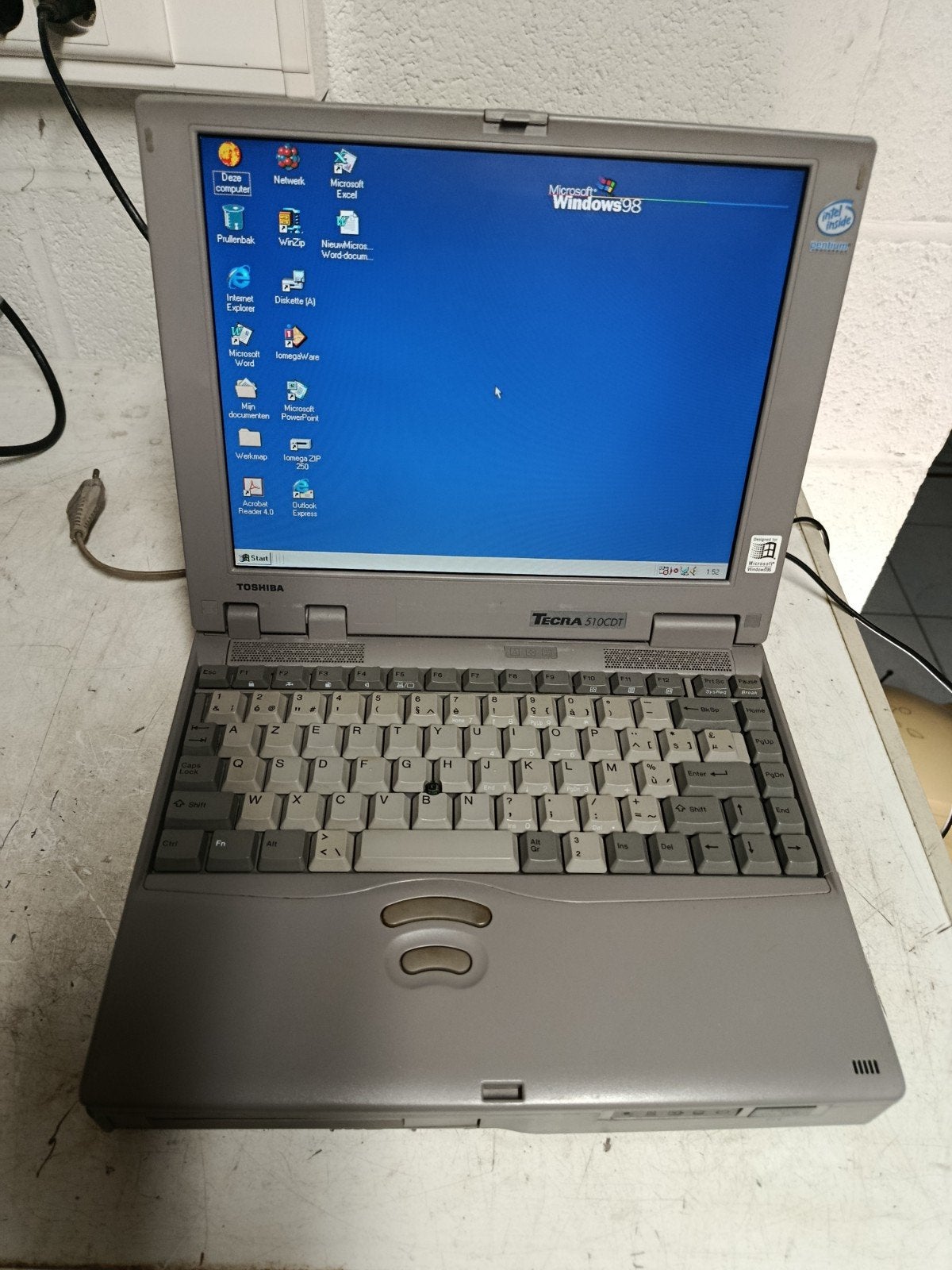 vintage toshiba tecra pentium 1 laptop met windows 98, Computers en Software, Ophalen
