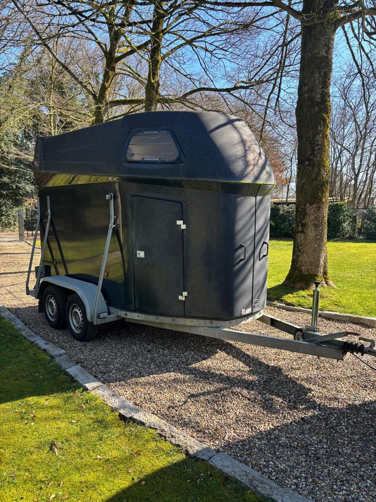 2 paardstrailer, Ophalen, Gebruikt, Polyester, 2-paards trailer