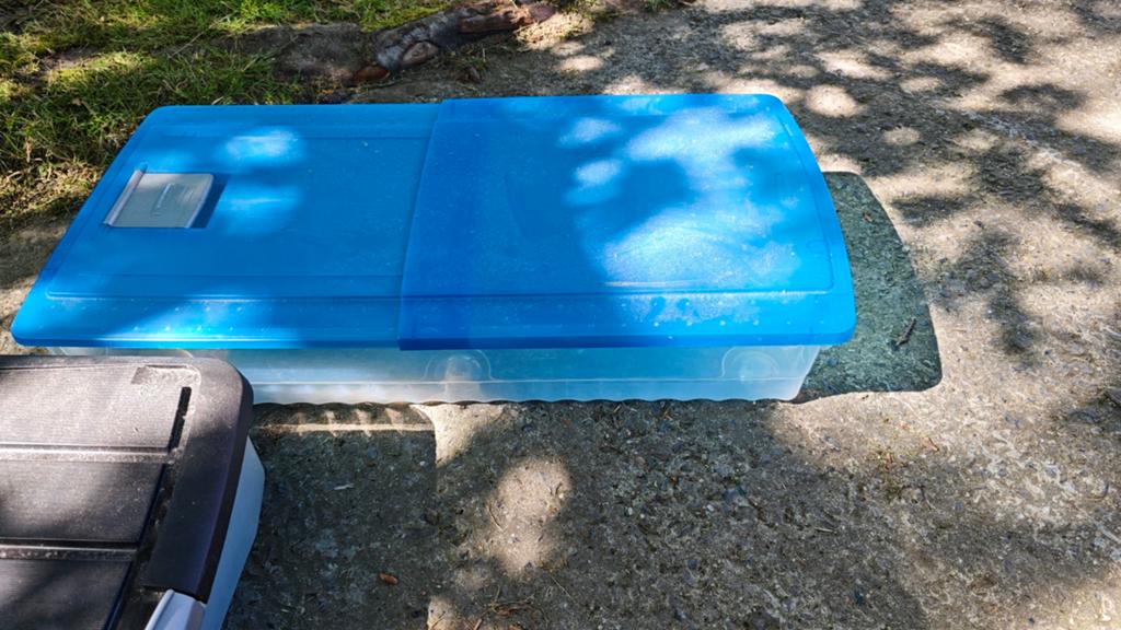 Boîte à rouleaux en plastique pour dessous de lit, Enlèvement
