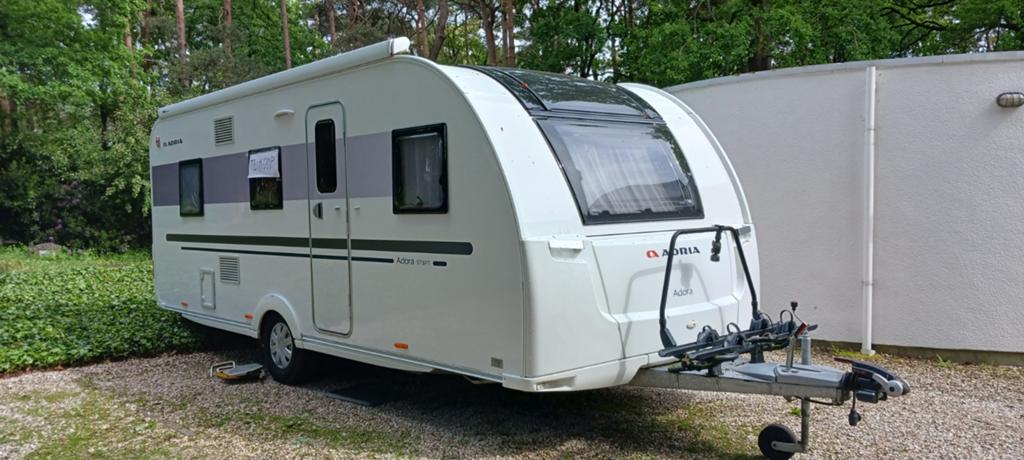 Adria adora 573pt, Rondzit, Dwarsbed, Luifel, Particulier