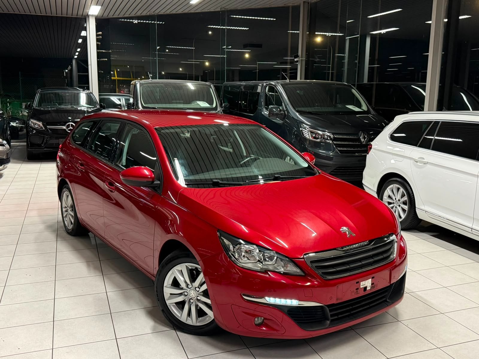 Peugeot 308 1.6HDi 68kW Euro 5b, Rouge, Euro 5, Achat, Éclairage LED