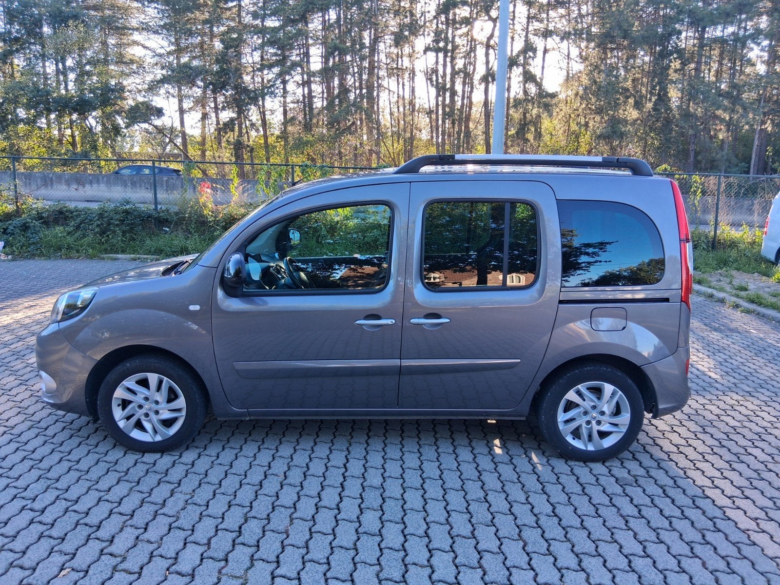 Renault Kangoo 1.5Cdi 90pk, Auto's, Voorwielaandrijving, Euro 6, Bruin, Particulier