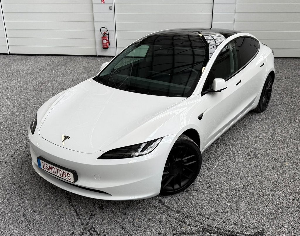 Tesla Model 3 RWD | Premium versie | Zwarte logo's & spoiler, Autos, Achat, Garantie prolongée, Phares entièrement LED, Entretenue par le concessionnaire