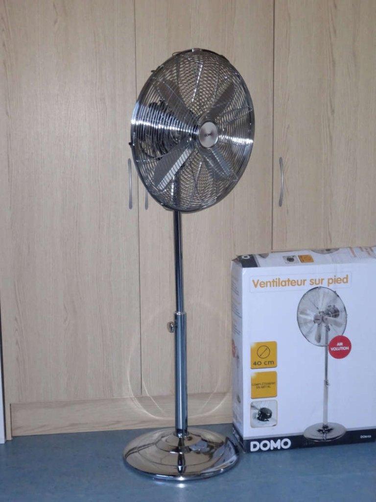 DOMO statiefventilator van 40 cm, Elektronische apparatuur, Ventilatoren, Ophalen, Zo goed als nieuw, Vloerventilator