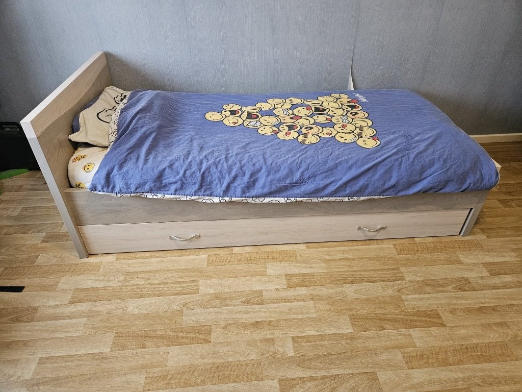 Bed + uittreklade : 2 matrassen, Huis en Inrichting, Slaapkamer | Bedden, Ophalen, 90 cm, Eenpersoons, Bruin