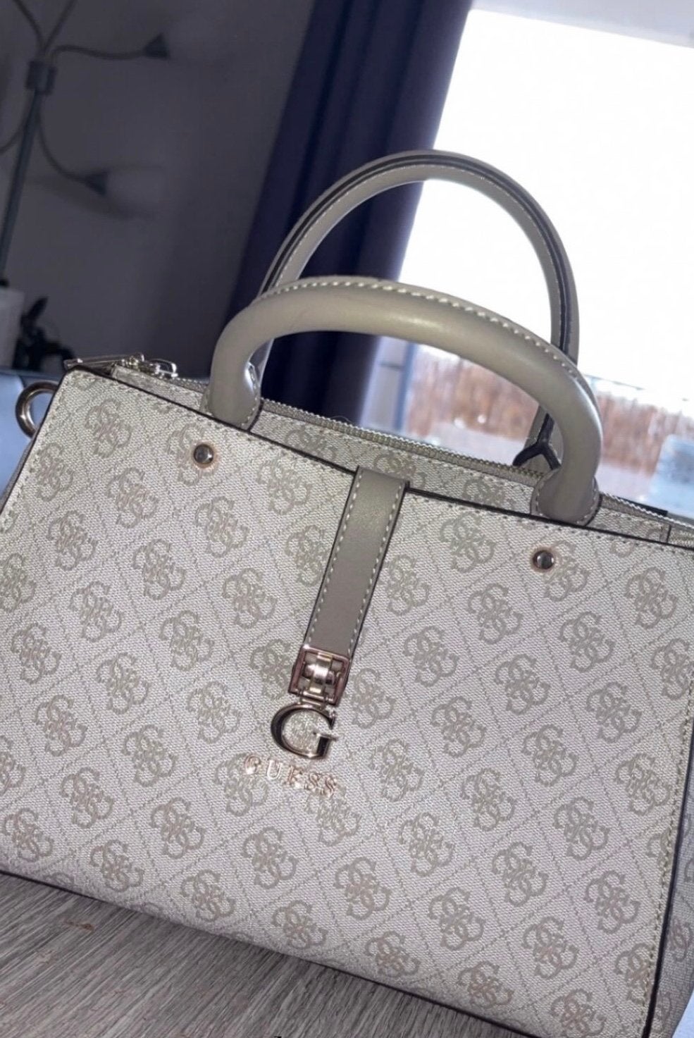 Sac Guess, Bijoux, Sacs & Beauté, Enlèvement ou Envoi, Comme neuf, Gris, Sac à main