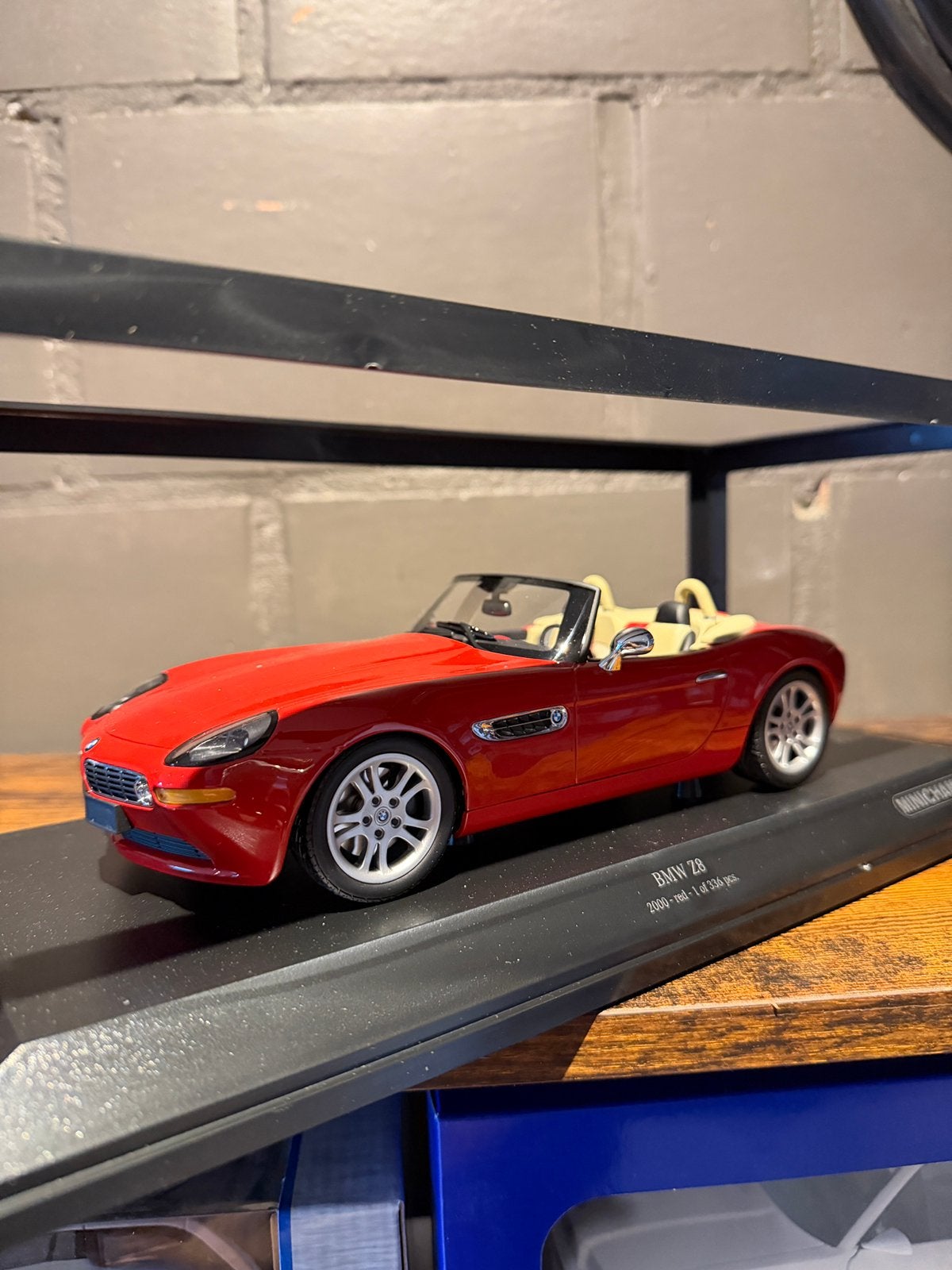1 of 336 Bmw Z8 Minichamps, Hobby en Vrije tijd, Ophalen, Zo goed als nieuw, MiniChamps