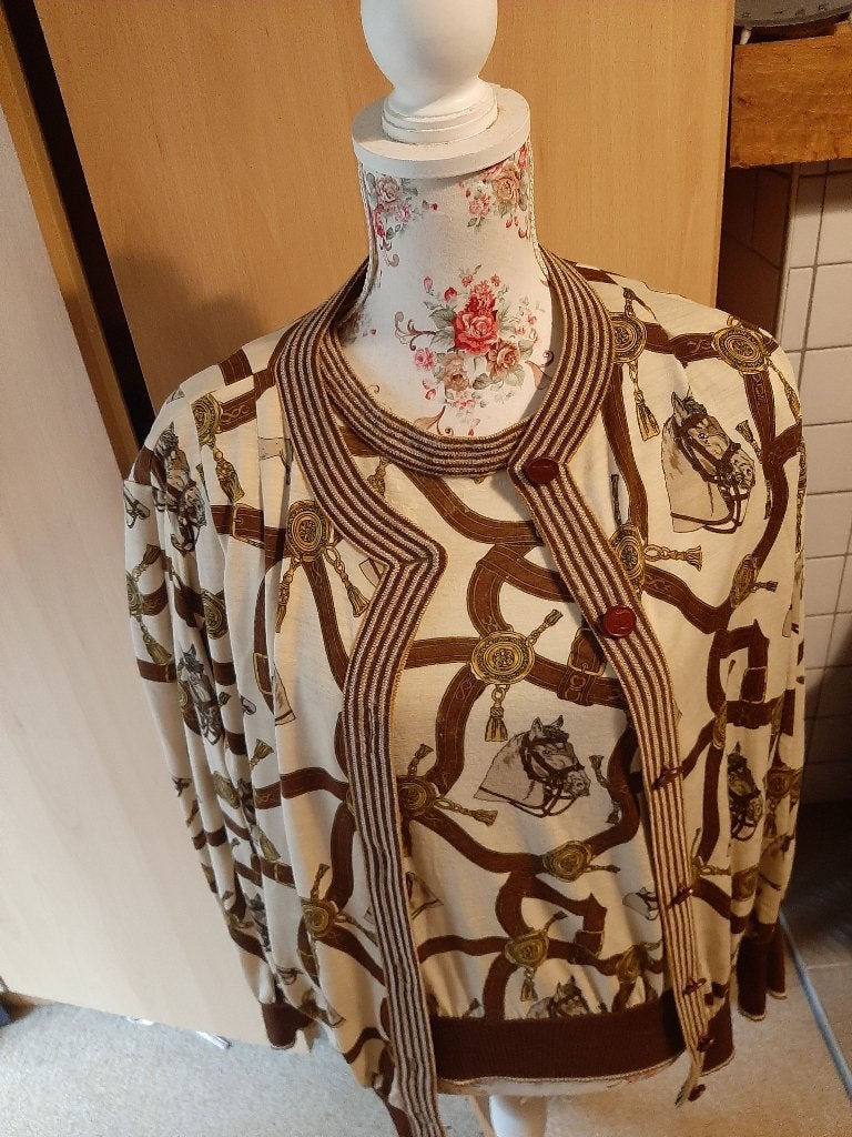 twinset dame met prachtig paardenmotief 100 % fijne pure wol, Kleding | Dames, Ophalen of Verzenden, Maat 42/44 (L)