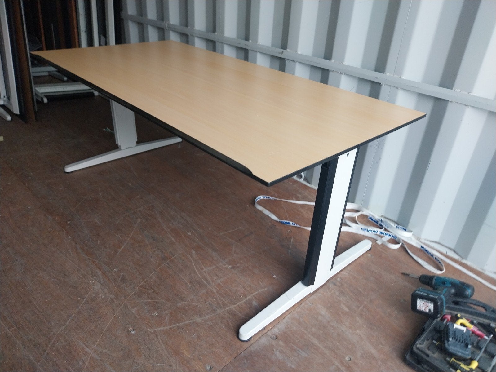 Steelcase bureaus, Ophalen