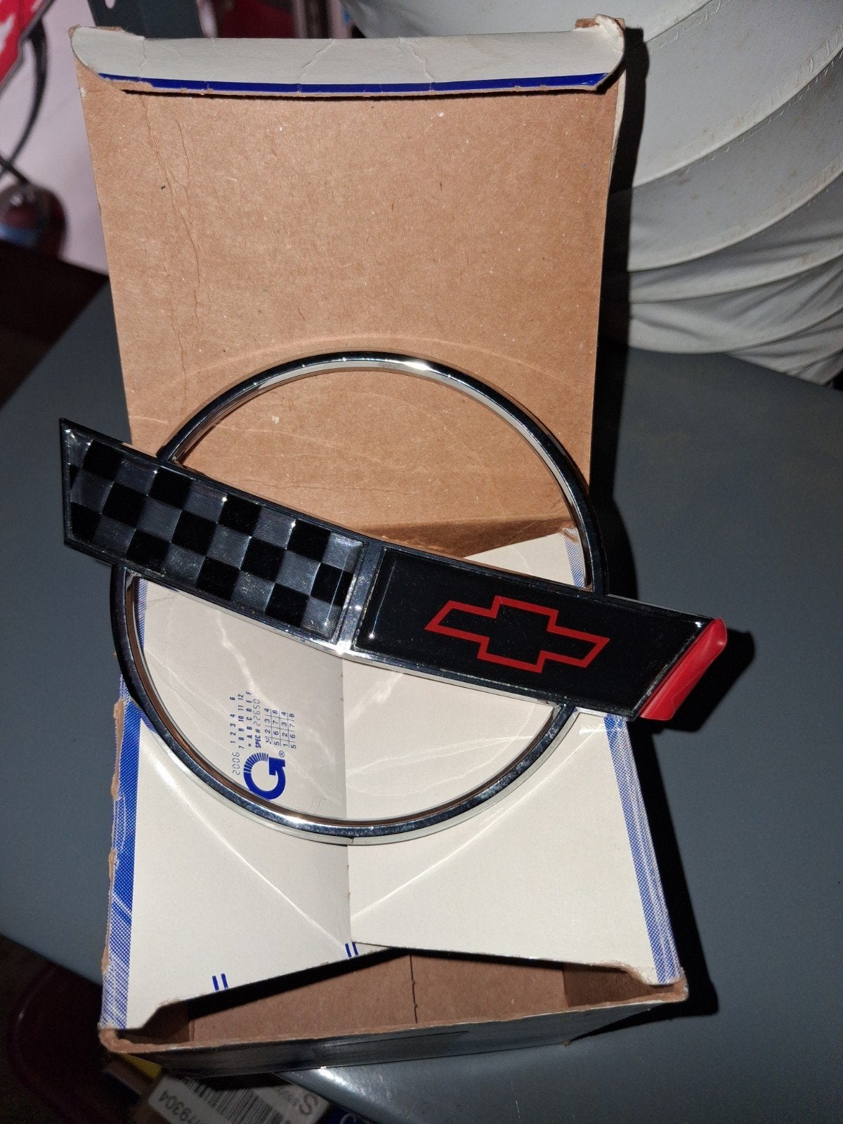 Corvette 91-96 emblème à l'avant, Autos : Pièces & Accessoires, Enlèvement, Avant, Capot moteur