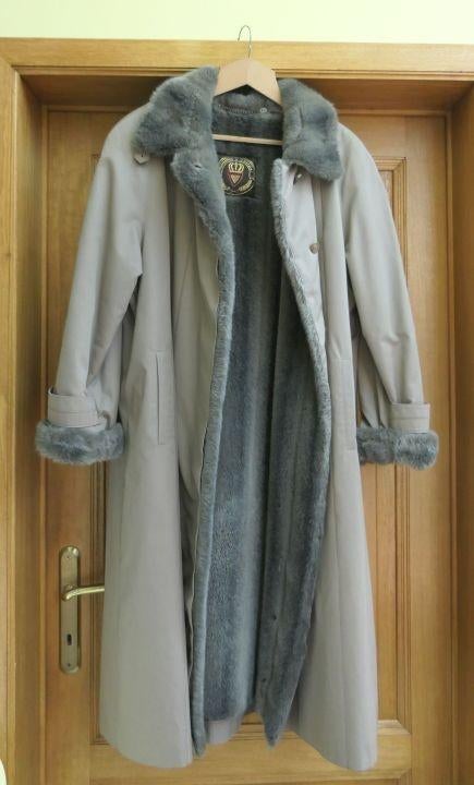 Taupe winterjas, Ophalen