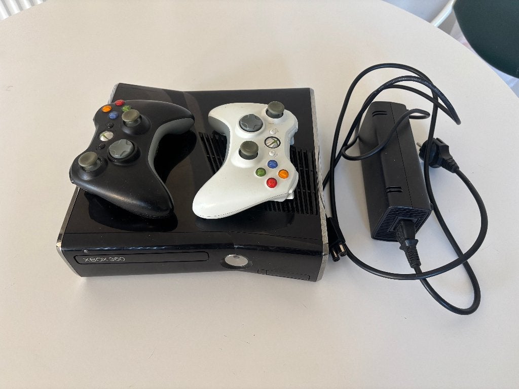 Xbox 360 met 2 controllers, Games en Spelcomputers, Ophalen, Gebruikt, Xbox 360
