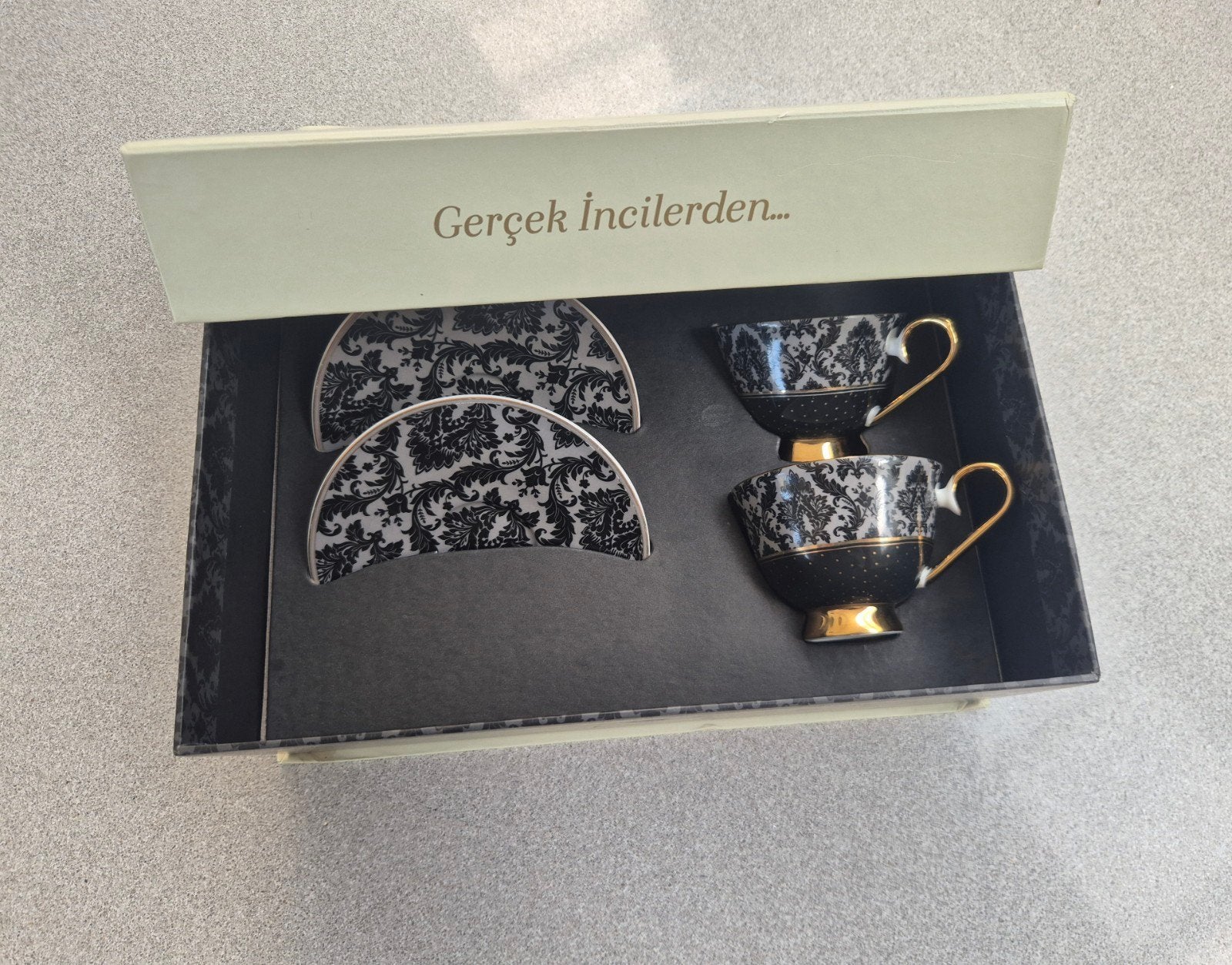 Karaka Fine Pearl koffiekopjes, Ophalen