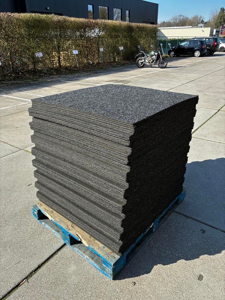 Zwarte tapijttegels / beurstapijt 5000m2, Huis en Inrichting, Stoffering | Tapijten en Vloerkleden, Ophalen, Zo goed als nieuw