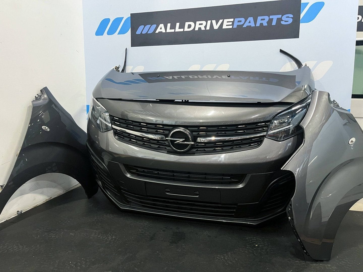 Face avant complète avant Opel Vivaro Gris foncé bi-xénon, -, Utilisé, -, Avant
