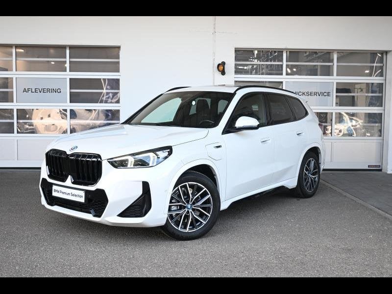 BMW X1 M SPORT - HYBRIDE - PANODAK -, 245 pk, Parkeersensor, Wit, 5 deurs