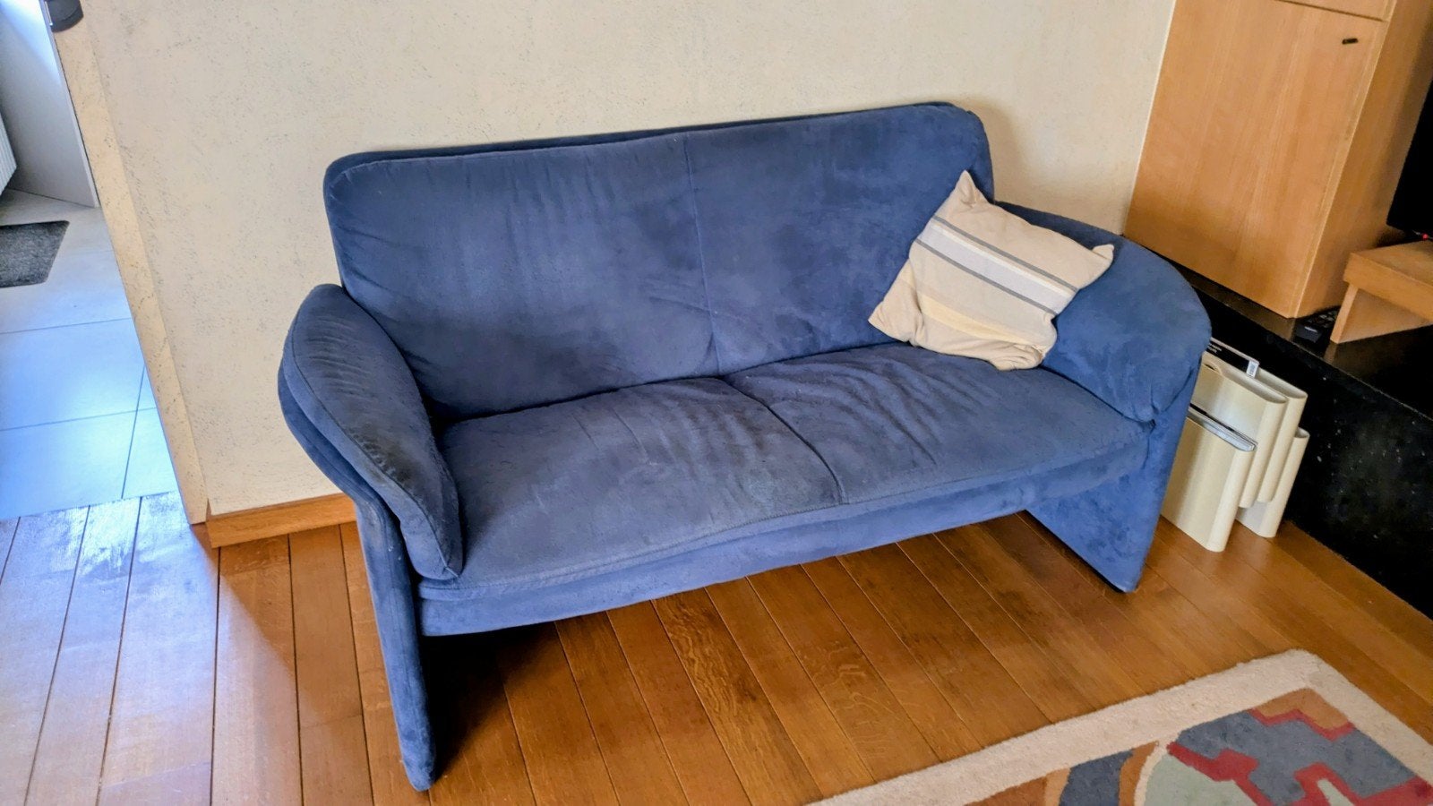 Vintage Leolux Catalpa designbank in Alcantara, Ophalen