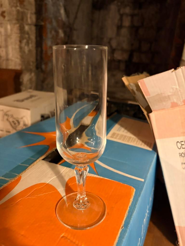 Kristal champagne glas op voetje, Antiek en Kunst, Antiek | Glaswerk en Kristal, Ophalen