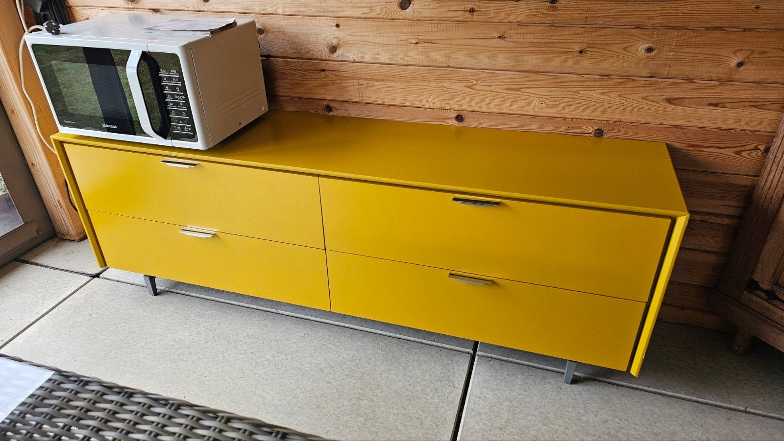 Tv-kast Xooon, beetje verf af op de hoek, verder prima., Huis en Inrichting, Ophalen, Overige materialen, 150 tot 200 cm, Zo goed als nieuw