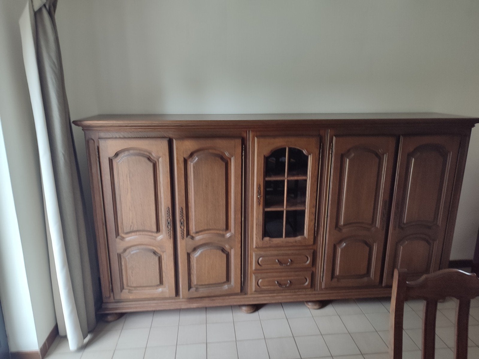 Grand meuble de buffet gratuit, Maison & Meubles, Armoires | Dressoirs, Enlèvement
