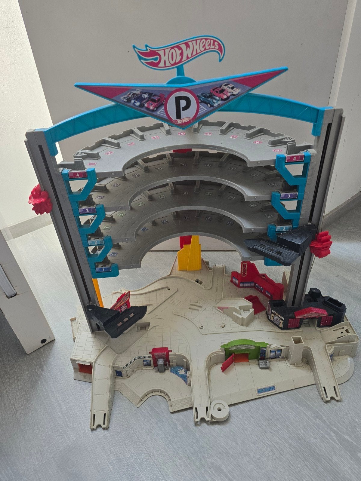 hotweel garage, Enfants & Bébés, Jouets | Circuits, Enlèvement