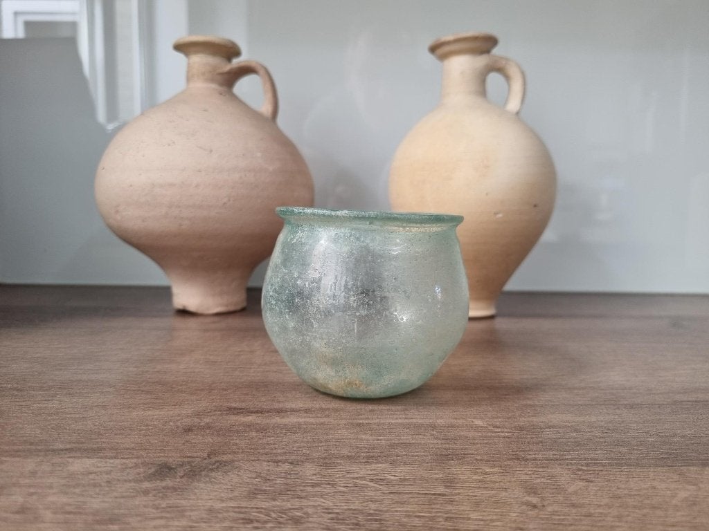 3 Romeinse objekten , 2 kruiken en een glazen beker !!!!!, Ophalen of Verzenden