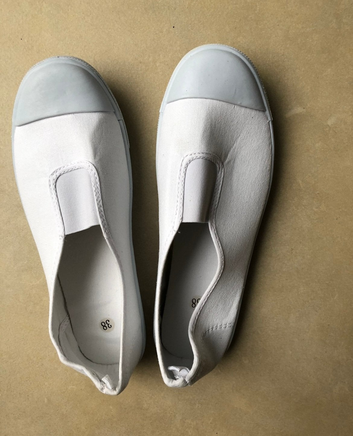 Chaussons blancs taille 38, Neuf, Garçon ou Fille, Enlèvement ou Envoi, Chaussures de sport