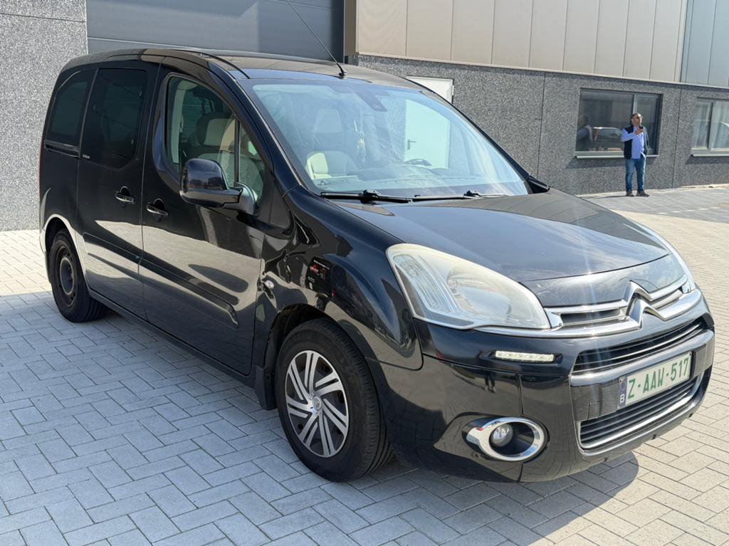 Citroen berlingo 2013 1.6 diesel, Auto's, Citroën, Euro 5, Stof, 1600 cc, Zwart