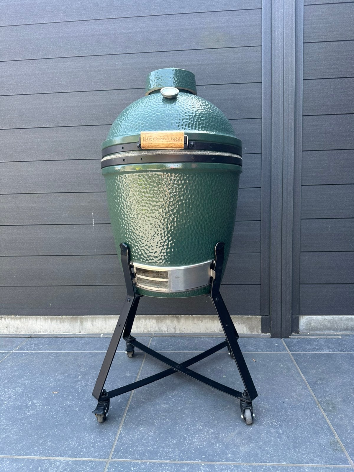 Big Green Egg medium, Tuin en Terras, Houtskoolbarbecues, Ophalen, Gebruikt, Met accessoires