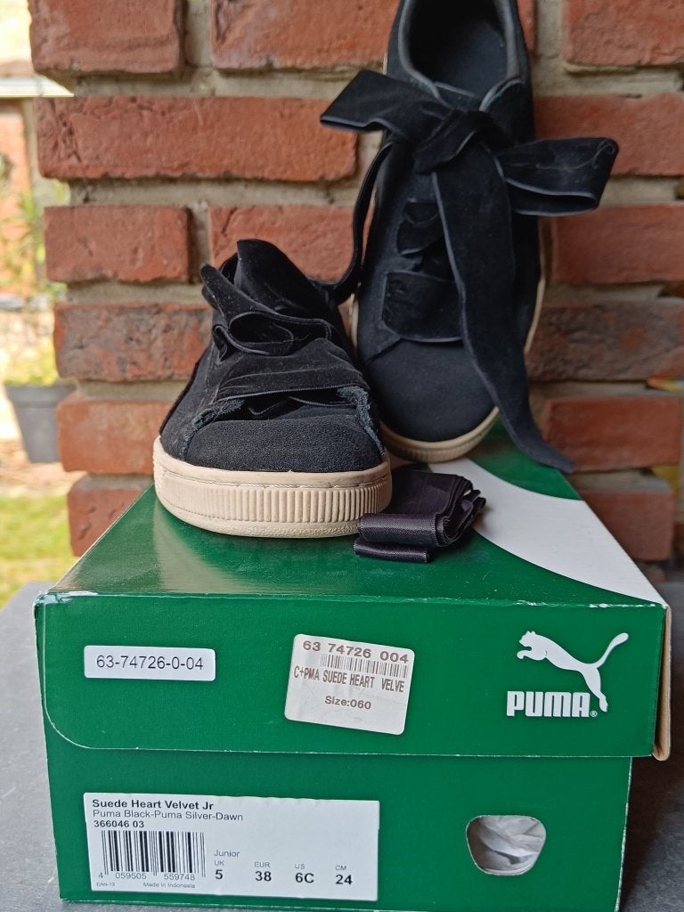 nieuwe Puma-schoenen, Ophalen
