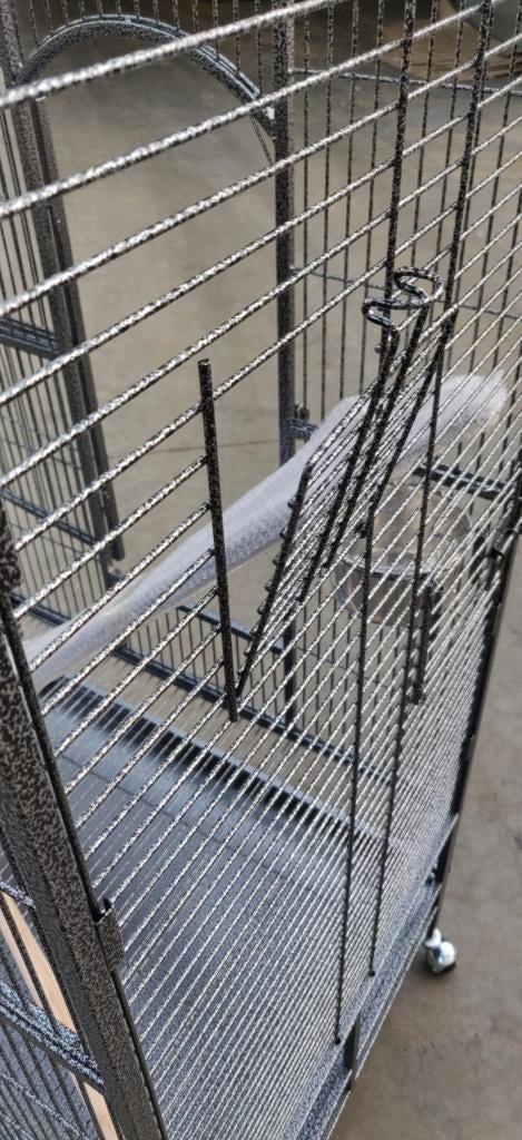 CAGE À PERROQUETS CAGE À PERROQUETS, Enlèvement